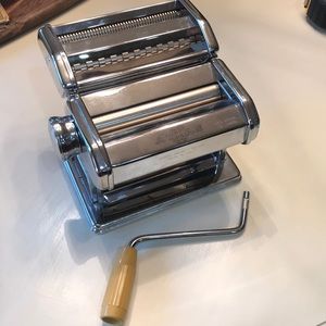 Pasta machine